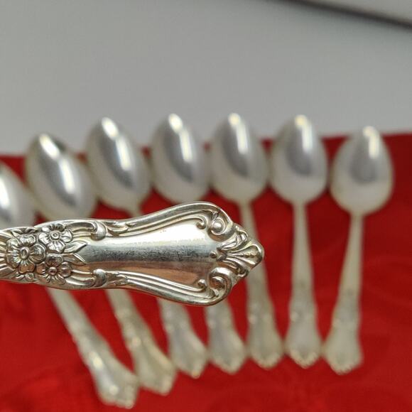 8X Tbsp Rogers Oneida “VALLEY ROSE”, 1956 Silver Plated Table Spoon Floral - Picture 1 of 15